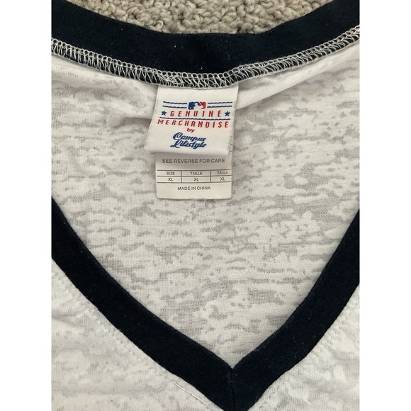 Minnesota Twins MLB Campus Lifestyle women's V-neck shirt Size XL - Picture 2 of 7